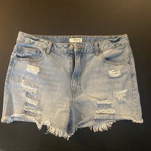 Forever 21 size 31 distressed shorts